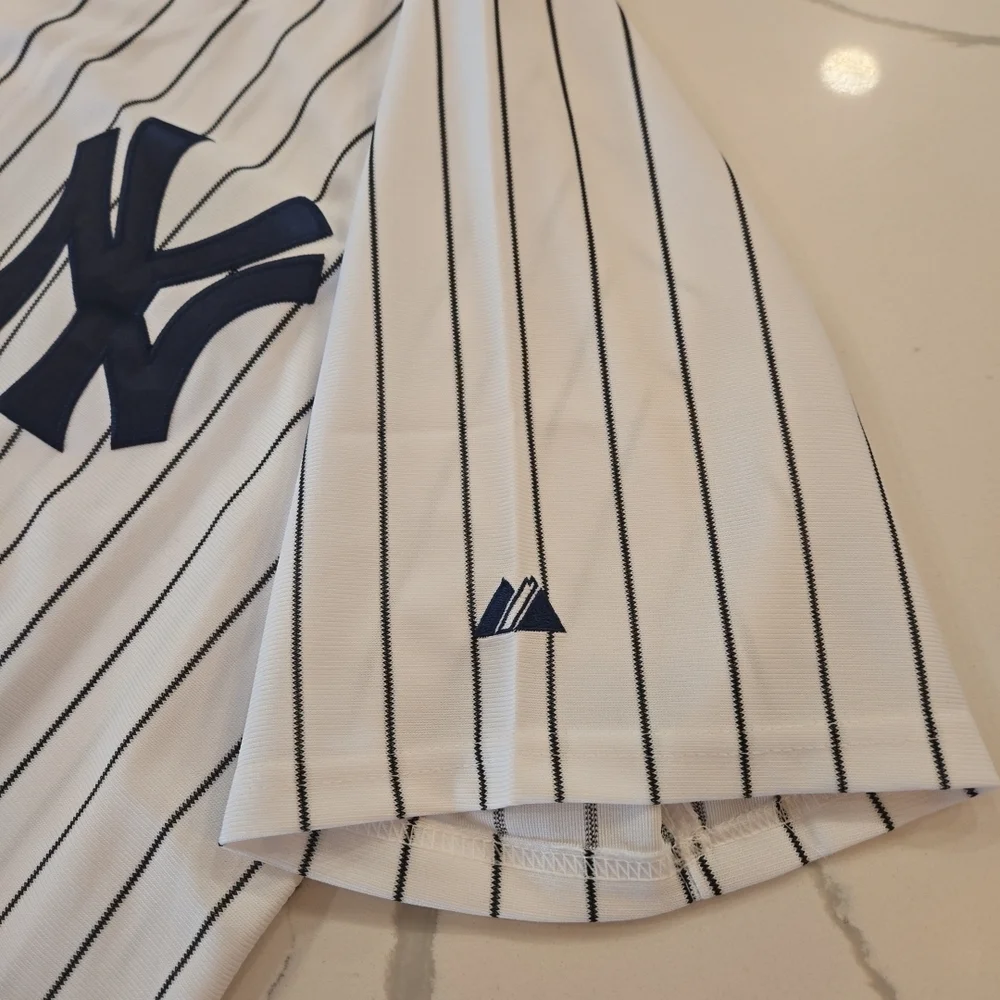 NWT Authentic Majestic Derek Jeter #2 New York Yankees Pin Stripe Jersey Size 52